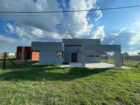 Casa  2 dormitorios- Cocina - Comedor - Patio - APTA CREDITO -  Parrillero, Ibar...