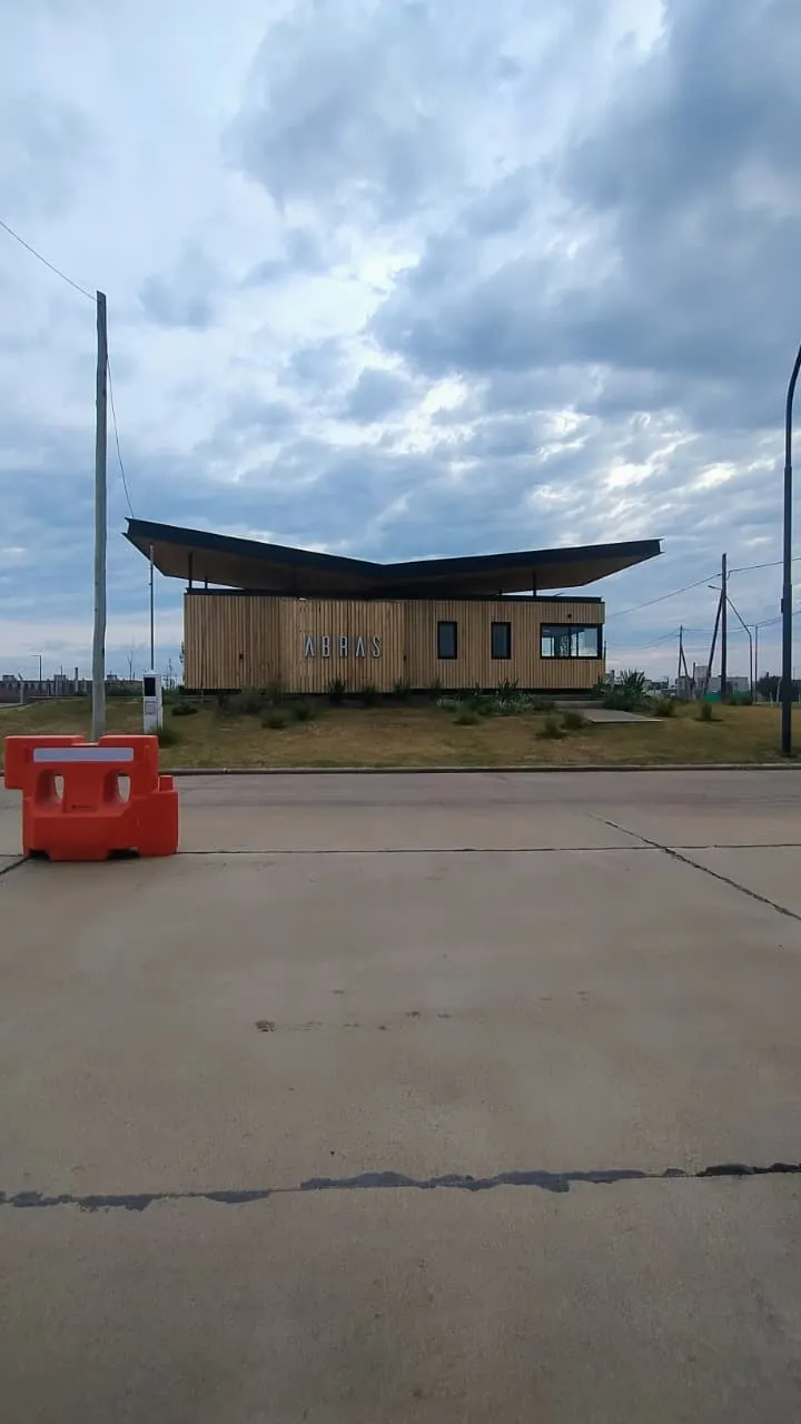 Oportunidad – Lote de 250 m² en Abras de Manantiales | Recibe Menor