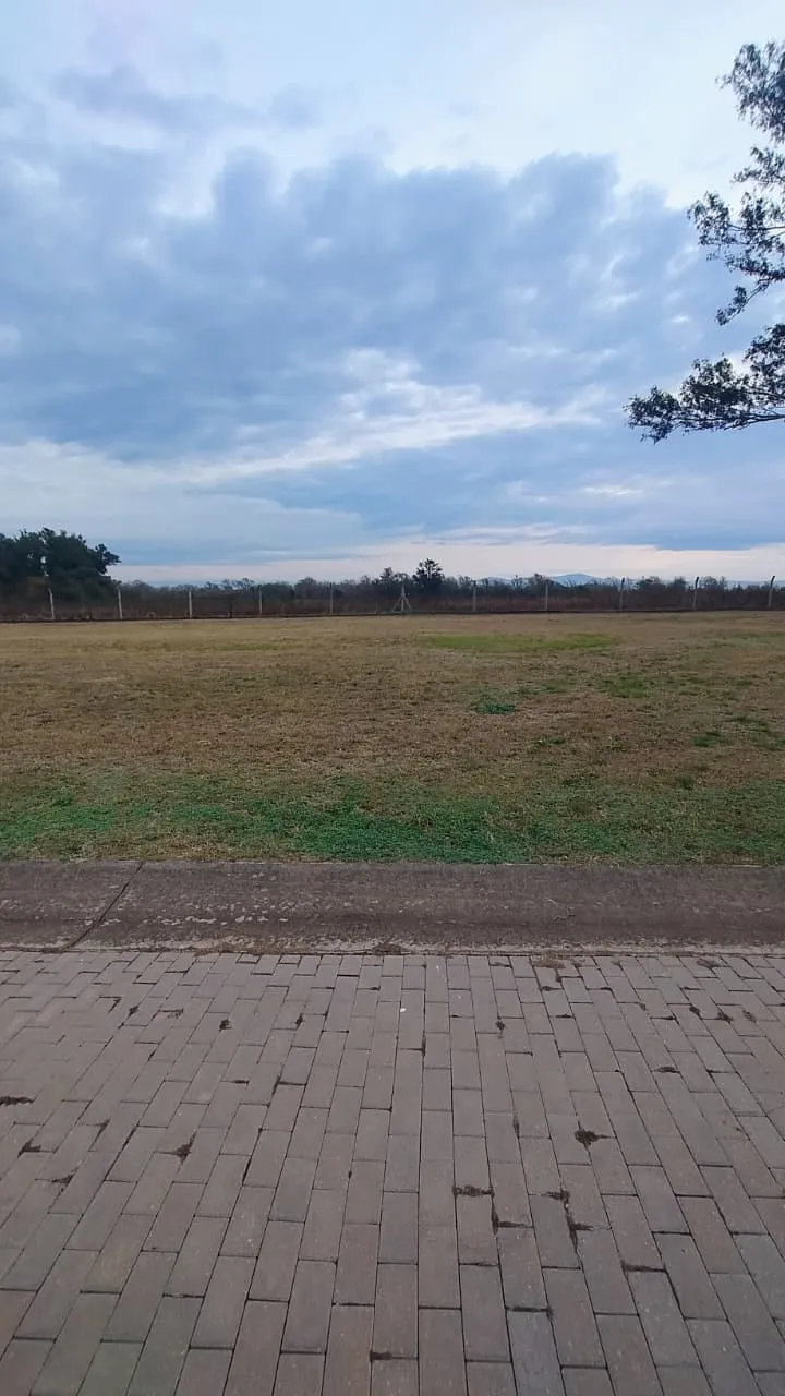 ¡Oportunidad! – Lote de 800 m² en Acquavista - Recibe Menor