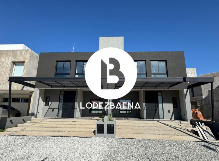 Casa · 160m² · 6 Ambientes · 4 Cocheras