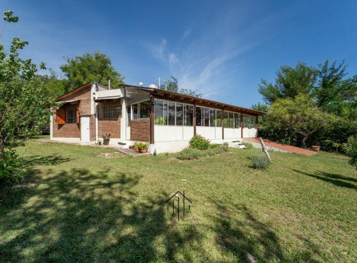 Casa · 200m² · 3 Ambientes · 2 Cocheras