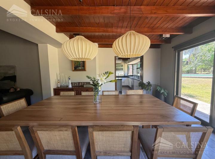 Casa · 400m² · 5 Dormitorios · 3 Cocheras