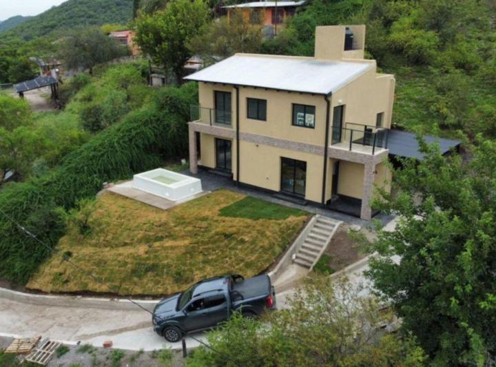 Casa · 146m² · 6 Ambientes · 1 Cochera