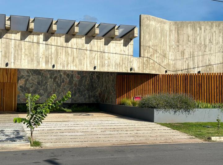 Casa · 540m² · 8 Ambientes · 2 Cocheras