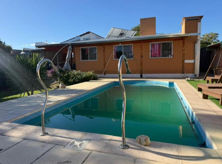 Casa · 304m² · 6 Ambientes · 2 Cocheras