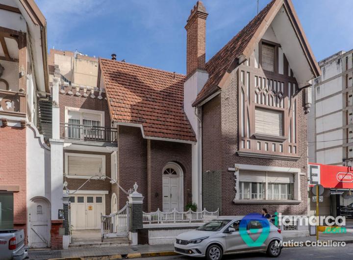 Casa · 438m² · 15 Ambientes · 2 Cocheras