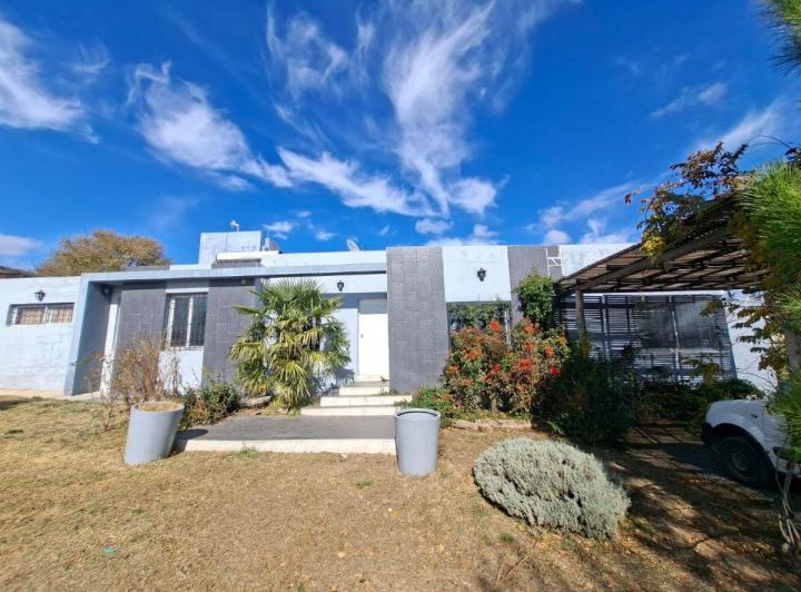 Casa · 315m² · 10 Ambientes · 1 Cochera