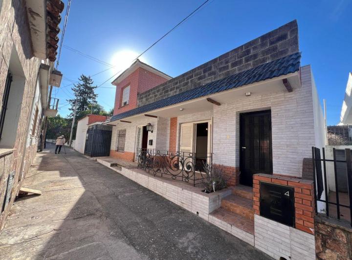 Casa · 140m² · 5 Ambientes · 2 Cocheras