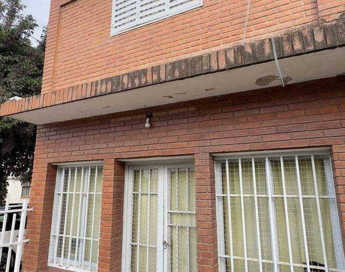 Casa · 210m² · 7 Ambientes · 2 Cocheras