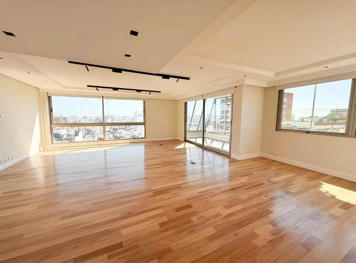 Departamento · 216m² · 5 Ambientes · 1 Cochera