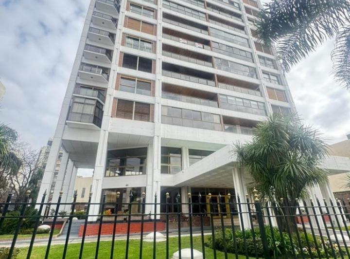 Departamento · 220m² · 4 Ambientes · 2 Cocheras