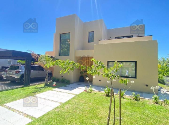 Casa · 175m² · 5 Ambientes · 2 Cocheras