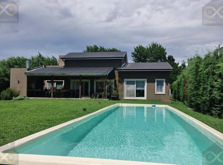 Casa · 180m² · 5 Ambientes · 1 Cochera