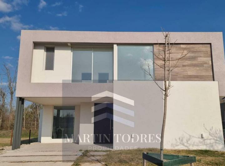 Casa · 167m² · 5 Ambientes · 3 Cocheras