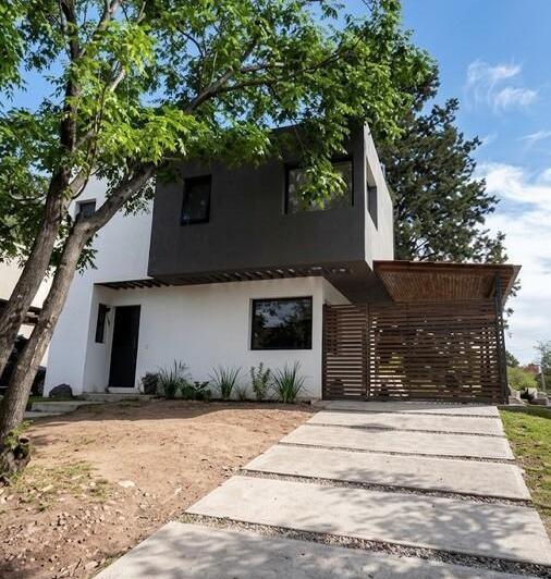 Casa · 135m² · 4 Ambientes · 1 Cochera