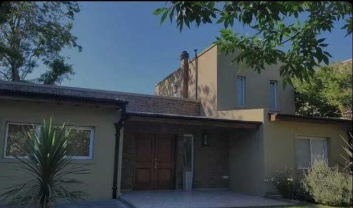 Casa · 150m² · 5 Ambientes · 1 Cochera