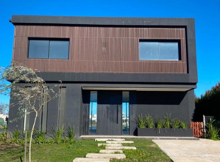 Casa · 250m² · 5 Ambientes