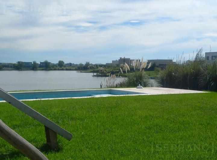 Casa · 170m² · 4 Ambientes · 2 Cocheras