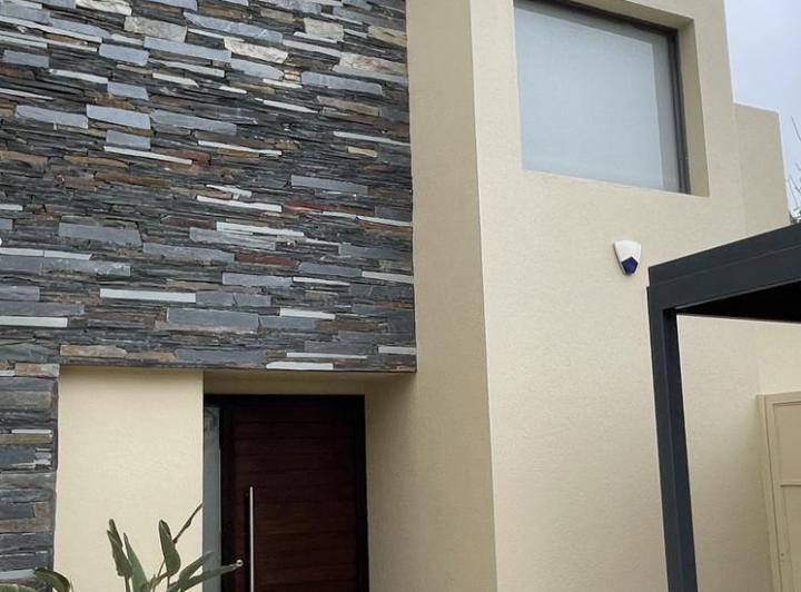 Casa · 270m² · 6 Ambientes · 2 Cocheras