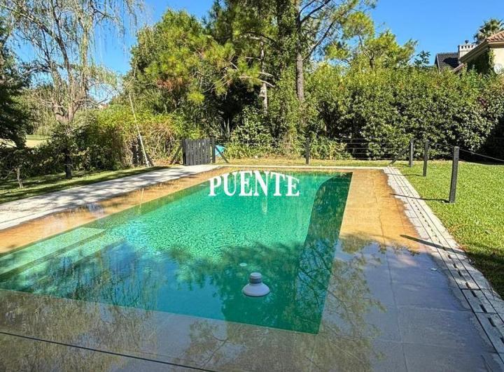 Casa · 280m² · 4 Ambientes · 6 Cocheras