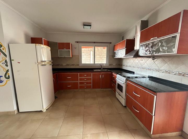 Casa · 4 Ambientes · 1 Cochera