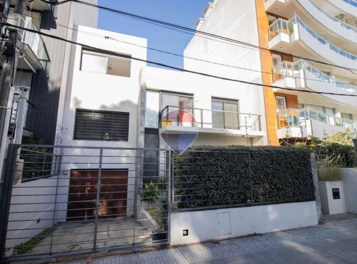 Casa · 278m² · 5 Ambientes · 2 Cocheras