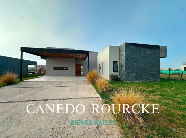 Casa · 139m² · 4 Ambientes · 2 Cocheras