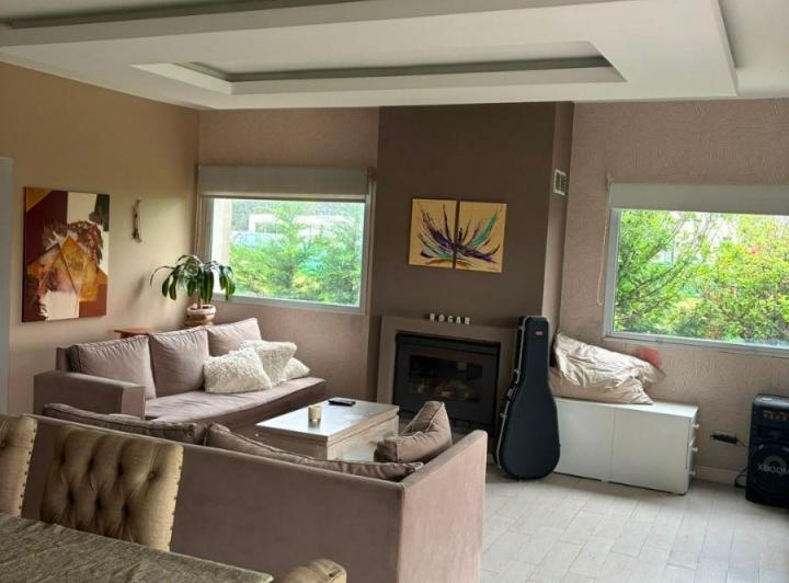 Casa · 180m² · 4 Ambientes · 2 Cocheras