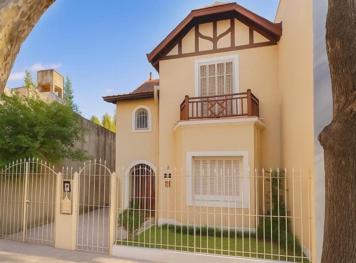 Casa · 200m² · 5 Ambientes