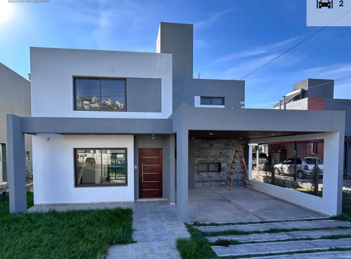 Casa · 200m² · 3 Ambientes · 2 Cocheras