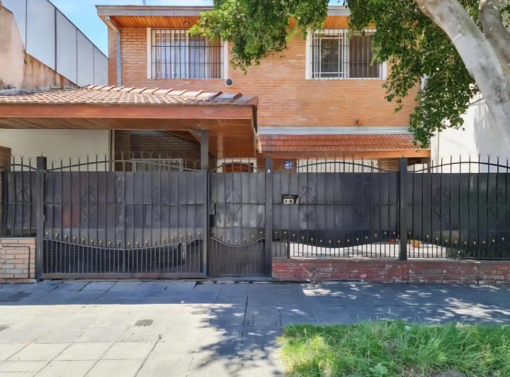 Casa · 50m² · 5 Ambientes · 2 Cocheras