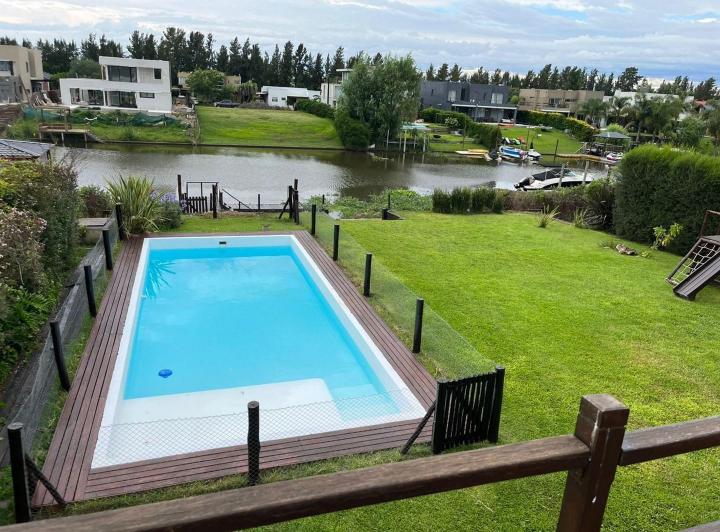 Casa · 194m² · 6 Ambientes · 1 Cochera