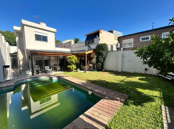 Casa · 320m² · 4 Ambientes · 1 Cochera