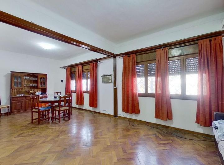 Casa · 700m² · 7 Ambientes · 2 Cocheras