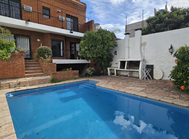 Casa · 283m² · 5 Ambientes · 2 Cocheras