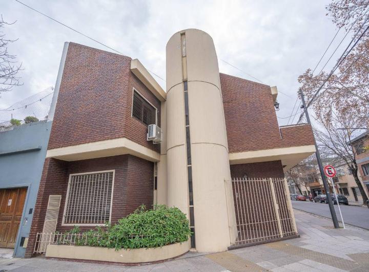 Casa · 178m² · 5 Ambientes · 1 Cochera