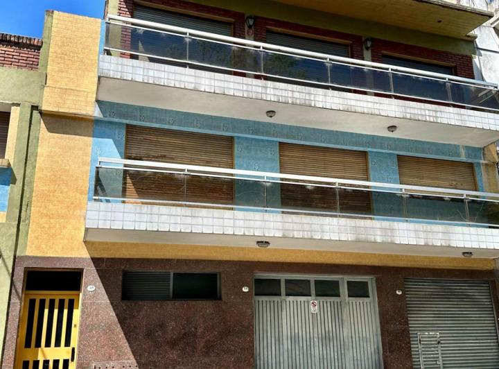 Casa · 697m² · 6 Ambientes · 4 Cocheras