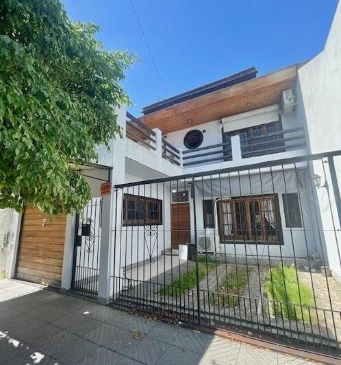 Casa · 86m² · 6 Ambientes · 4 Cocheras