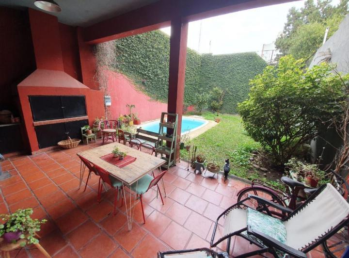 Casa · 220m² · 6 Ambientes