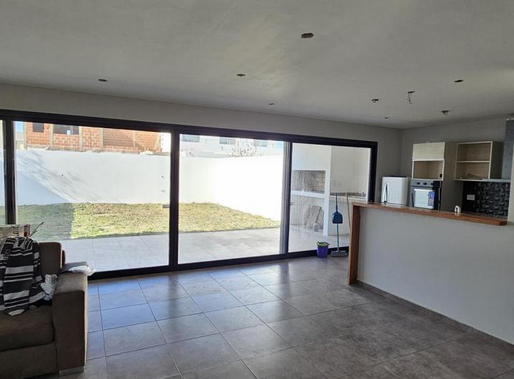 Casa · 140m² · 4 Ambientes · 2 Cocheras