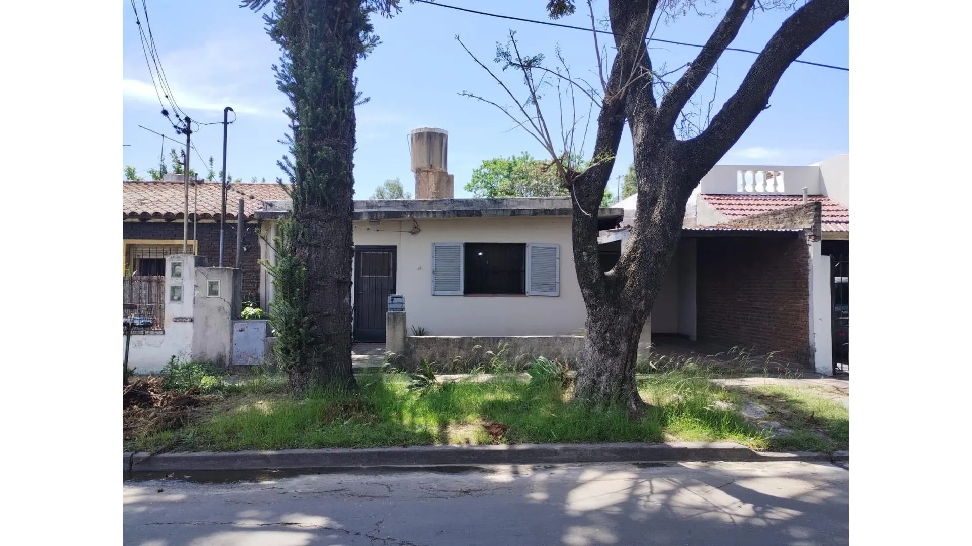 TERRENO CON CASA  A REFACCIONAR O DEMOLER ITUZAINGO