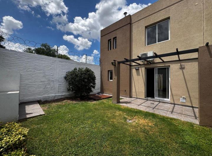 Casa · 120m² · 4 Ambientes · 1 Cochera