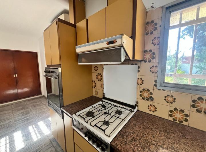 Casa · 210m² · 7 Ambientes · 3 Cocheras