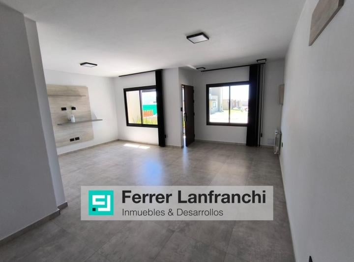 Casa · 94m² · 5 Ambientes · 2 Cocheras