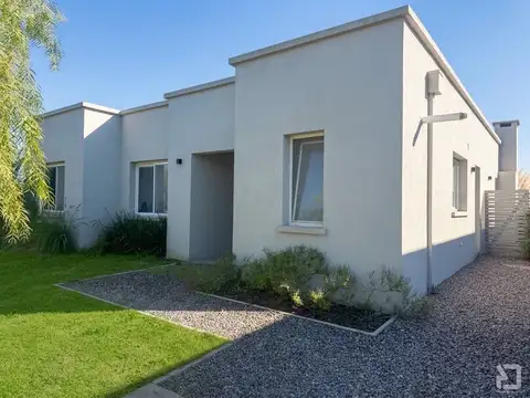 Casa en Alquiler en Pilar Del Este, Countries y Barrios Cerrados en Pilar