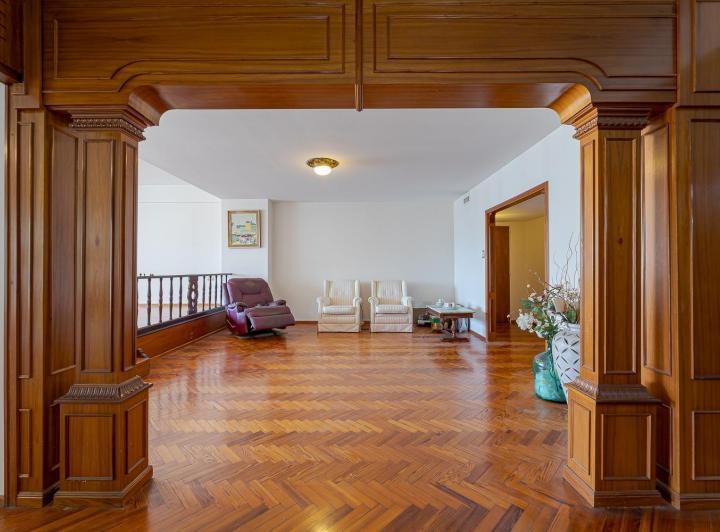 Departamento · 200m² · 7 Ambientes · 1 Cochera