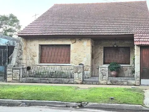 Casa en Venta en Villa Santos Tesei, Partido de Hurlingham