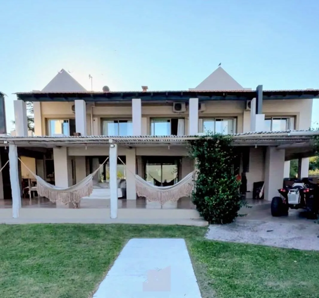 Casa en Venta con Bajada al Lago Carlos Paz