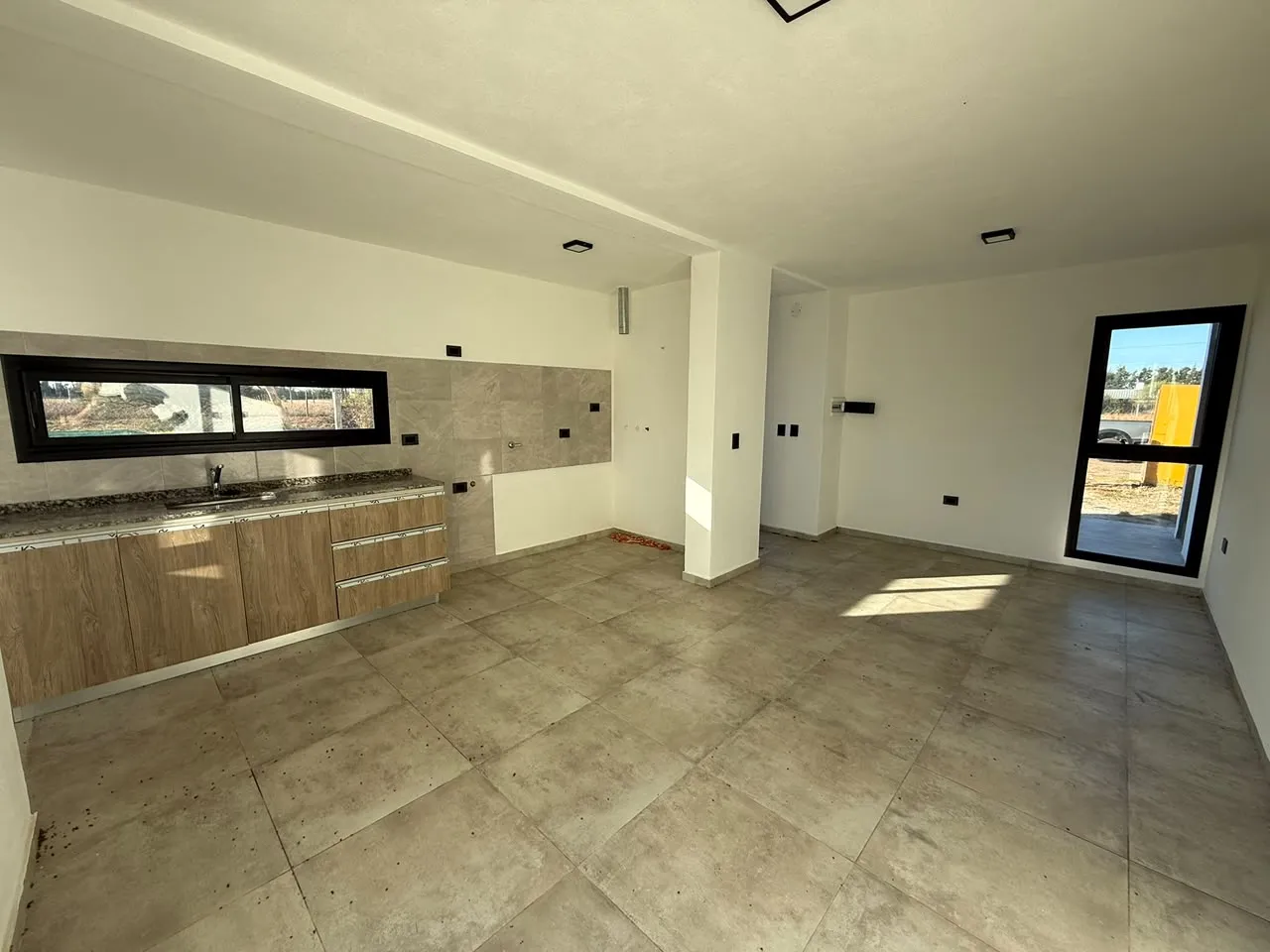 !!VDO. EXC. CASA A ESTRENAR 2 DORM. CON PATIO EN ALTOS DE LA COLONIA TIROLESA!!