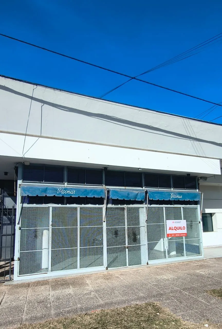 Local comercial en alquiler a 30 m de Av. Rafael Núñez amplio salón y excelente...